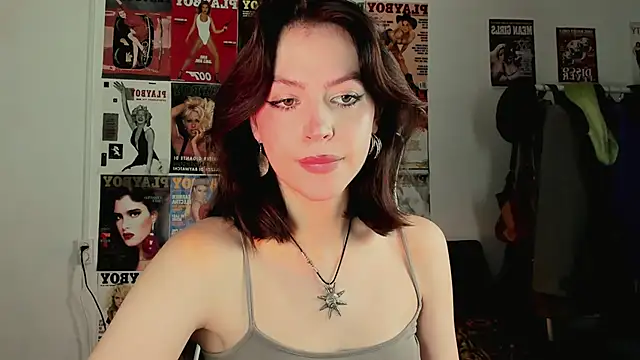 Niky  Jess online show from December 3, 2025, 1:53 pm