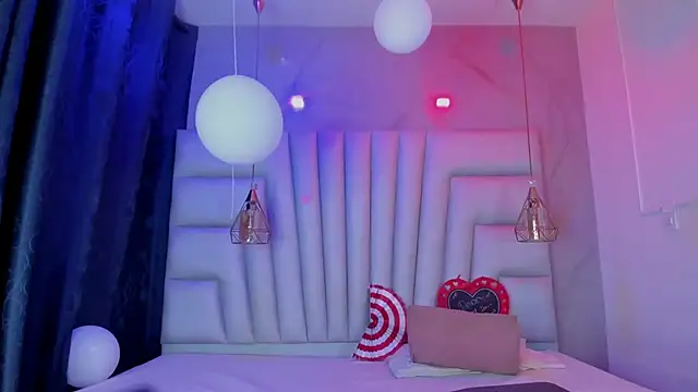 Snapshot of AngelaaCute_ chatting on February 14, 2026, 8:27 pm AngelaaCute online show from February 14, 2026, 8:27 pm