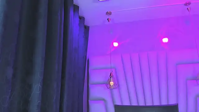 Snapshot of AngelaaCute_ chatting on April 1, 2026, 12:17 pm AngelaaCute online show from April 1, 2026, 12:17 pm