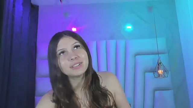 Snapshot of AngelaaCute_ chatting on April 17, 2026, 12:19 pm AngelaaCute online show from April 17, 2026, 12:19 pm