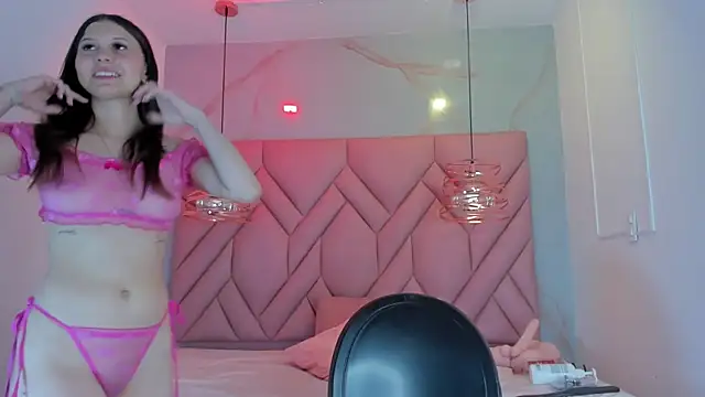 Snapshot of AngelaaCute_ chatting on May 10, 2026, 12:10 pm AngelaaCute online show from May 10, 2026, 12:10 pm