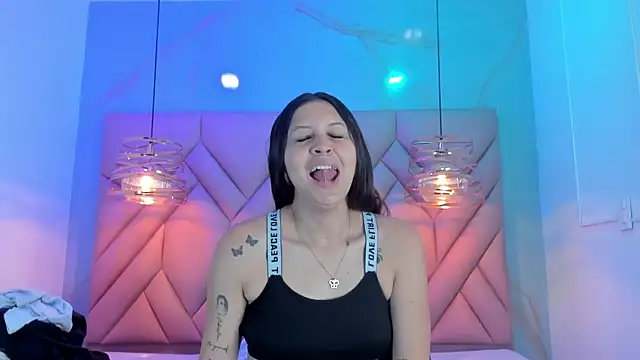 Snapshot of AngelaaCute_ chatting on June 25, 2026, 11:59 am AngelaaCute online show from June 25, 2026, 11:59 am