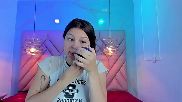 Snapshot of AngelaaCute_ chatting on July 8, 2026, 12:09 pm AngelaaCute online show from July 8, 2026, 12:09 pm