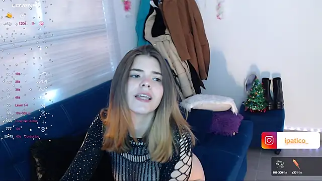 Snapshot of Alex_Camille chatting on December 11, 2024, 4:31 pm Alex Camille online show from December 11, 2024, 4:31 pm