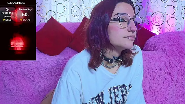 SukiFuyu  online show from December 1, 2025, 9:20 pm