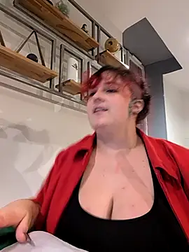 Snapshot of LadyRochester chatting on September 29, 2025, 10:47 pm LadyRochester online show from September 29, 2025, 10:47 pm