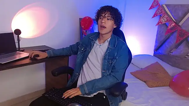 Snapshot of nickolas_moon chatting on February 16, 2025, 7:16 pm nickolas moon online show from February 16, 2025, 7:16 pm