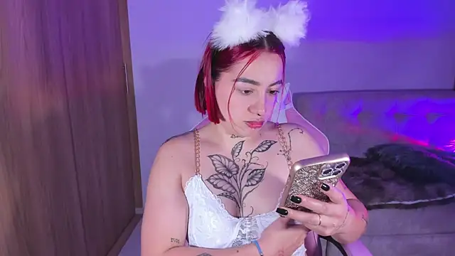 Snapshot of annika_taylor chatting on February 26, 2025, 12:38 am annika taylor online show from February 26, 2025, 12:38 am