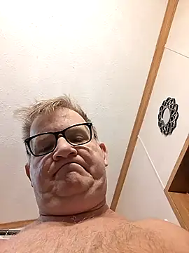 Snapshot of J83560Jason chatting on October 31, 2025, 11:44 am J83560Jason online show from October 31, 2025, 11:44 am