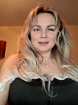 candy queeen online show from December 13, 2025, 10:15 pm