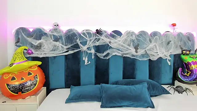 Snapshot of AnnyCherry_ chatting on October 29, 2025, 11:39 pm AnnyCherry online show from October 29, 2025, 11:39 pm