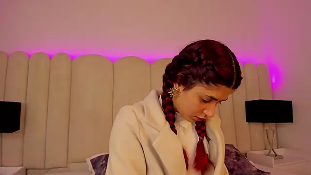 Snapshot of AnnyCherry_ chatting on November 6, 2025, 6:20 pm AnnyCherry online show from November 6, 2025, 6:20 pm