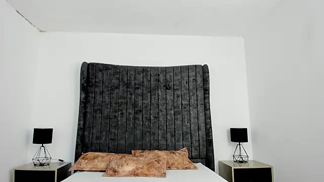 Snapshot of AnnyCherry_ chatting on December 20, 2025, 12:18 am AnnyCherry online show from December 20, 2025, 12:18 am