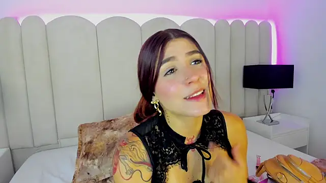 Snapshot of AnnyCherry_ chatting on January 6, 2026, 8:01 pm AnnyCherry online show from January 6, 2026, 8:01 pm