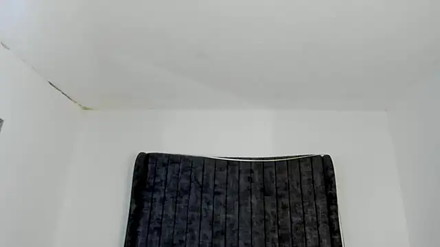 Snapshot of AnnyCherry_ chatting on February 4, 2026, 11:20 pm AnnyCherry online show from February 4, 2026, 11:20 pm