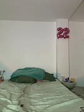 Snapshot of AnnyCherry_ chatting on February 6, 2026, 12:37 am AnnyCherry online show from February 6, 2026, 12:37 am