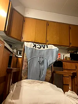 Frenchpoo online show from September 19, 2025, 6:37 am