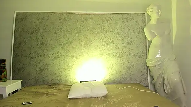 Ari sunshine  online show from September 18, 2025, 5:53 am