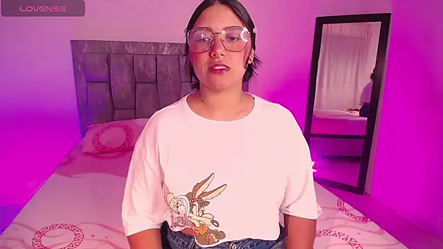 Snapshot of DIANEE_01 chatting on November 1, 2025, 9:17 pm DIANEE 01 online show from November 1, 2025, 9:17 pm