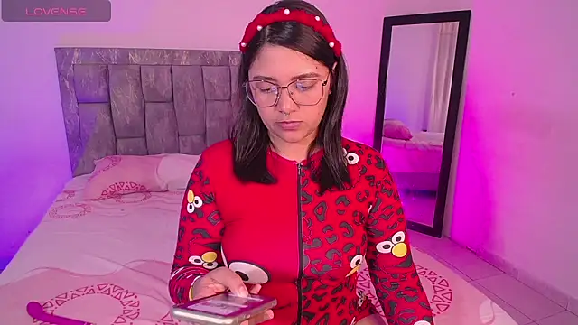 Snapshot of DIANEE_01 chatting on November 13, 2025, 12:31 am DIANEE 01 online show from November 13, 2025, 12:31 am