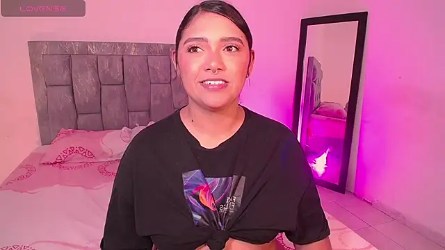 Snapshot of DIANEE_01 chatting on December 19, 2025, 12:50 am DIANEE 01 online show from December 19, 2025, 12:50 am