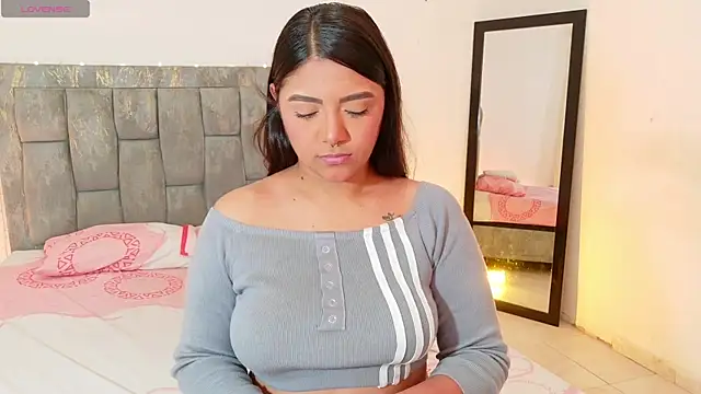 DIANEE 01 online show from May 31, 2026, 9:27 pm