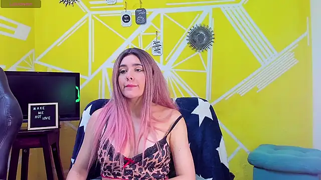 Snapshot of Nikolle_Rouss chatting on December 14, 2025, 7:29 pm Nikolle Rouss online show from December 14, 2025, 7:29 pm