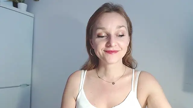 Snapshot of AliciaDesire chatting on February 9, 2026, 2:21 pm AliciaDesire online show from February 9, 2026, 2:21 pm