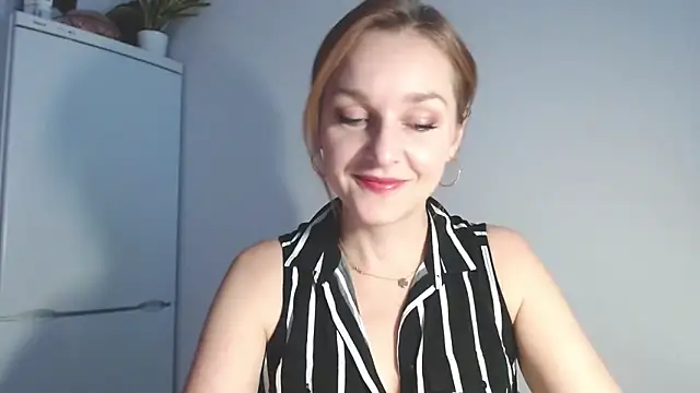 Snapshot of AliciaDesire chatting on February 10, 2026, 7:01 am AliciaDesire online show from February 10, 2026, 7:01 am