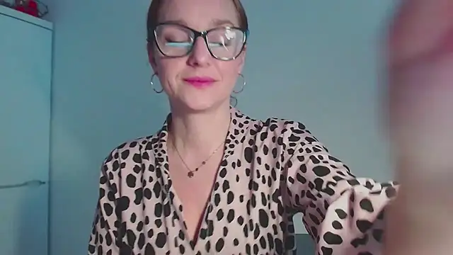 Snapshot of AliciaDesire chatting on February 25, 2026, 6:45 am AliciaDesire online show from February 25, 2026, 6:45 am