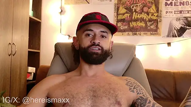 Snapshot of MaxG__ chatting on December 2, 2025, 9:14 am MaxG online show from December 2, 2025, 9:14 am