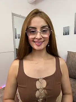 MiaaLoren online show from February 5, 2026, 5:06 pm