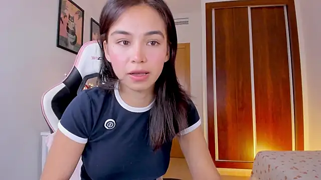 Adriennesexxx online show from November 11, 2025, 6:41 pm