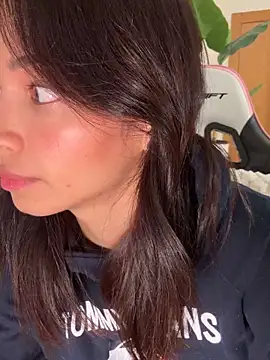 Adriennesexxx online show from November 25, 2025, 6:19 pm