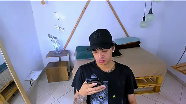 Snapshot of Brand_habes chatting on October 14, 2025, 6:52 pm Brand habes online show from October 14, 2025, 6:52 pm