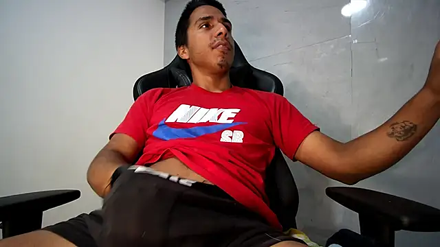 Snapshot of michaelhotbbc chatting on October 26, 2025, 4:51 am michaelhotbbc online show from October 26, 2025, 4:51 am