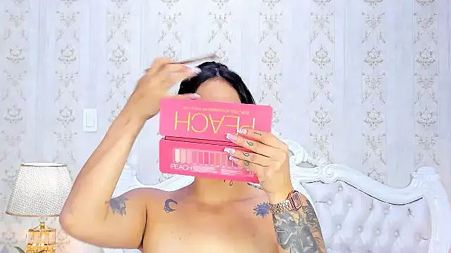 GiahDaniels online show from December 9, 2024, 8:44 pm