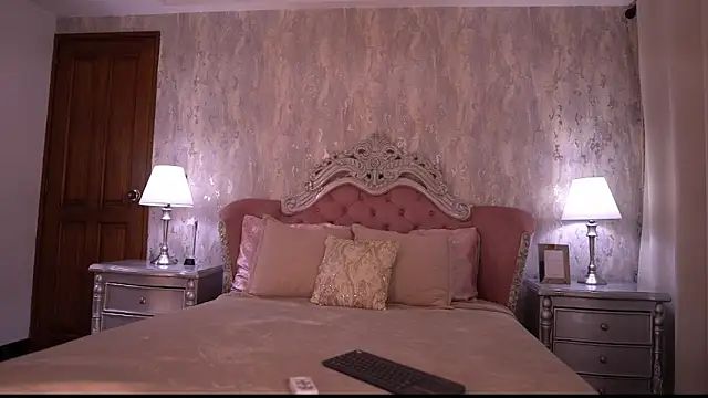 Snapshot of AngelineConnor chatting on May 27, 2026, 8:06 pm AngelineConnor online show from May 27, 2026, 8:06 pm