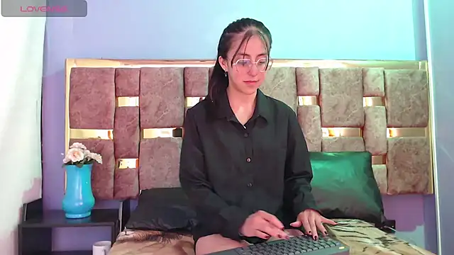 Snapshot of ling_ling24 chatting on January 20, 2025, 7:25 am ling ling24 online show from January 20, 2025, 7:25 am