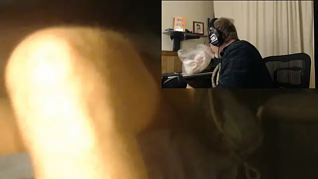 Snapshot of BrisonChase chatting on December 2, 2024, 7:25 am BrisonChase online show from December 2, 2024, 7:25 am