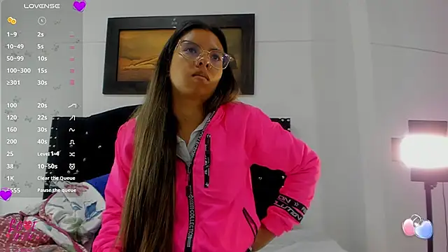 Vahiolet smith online show from December 3, 2025, 3:14 am