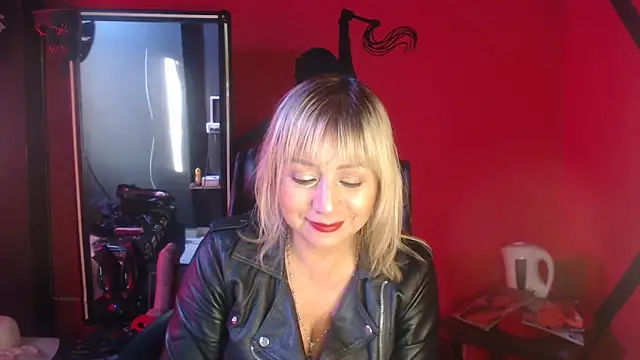 KLOE PIELL online show from November 5, 2025, 9:48 pm