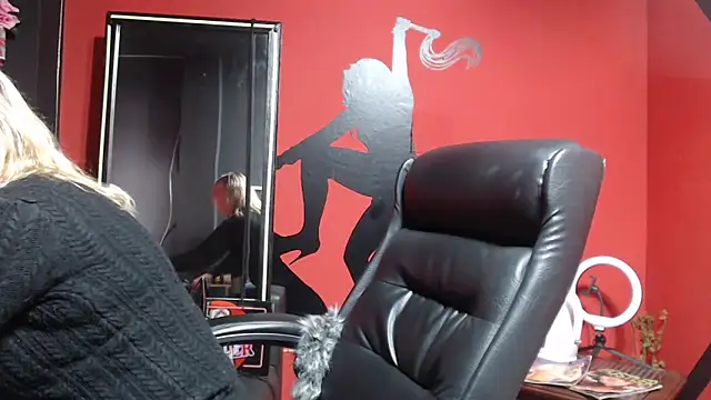 KLOE PIELL online show from December 4, 2025, 8:17 pm