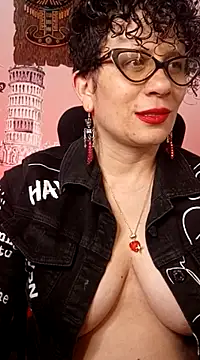 Snapshot of Daneshka_naughty chatting on March 9, 2025, 5:33 am Daneshka naughty online show from March 9, 2025, 5:33 am