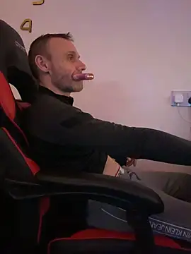 bigkeven4 online show from December 22, 2025, 8:28 pm