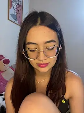 Snapshot of HallieLemon1 chatting on February 16, 2025, 4:09 am HallieLemon1 online show from February 16, 2025, 4:09 am