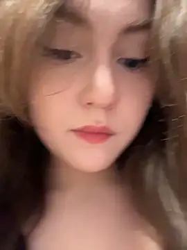 Snapshot of Peachy_Dream chatting on May 13, 2026, 6:16 pm Peachy Dream online show from May 13, 2026, 6:16 pm