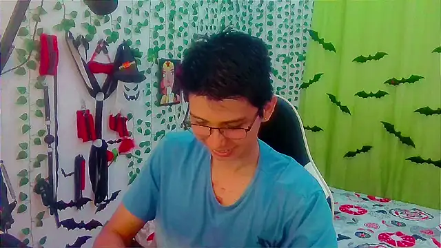 Snapshot of Andy_gray chatting on November 9, 2025, 12:36 pm Andy gray online show from November 9, 2025, 12:36 pm