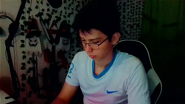 Snapshot of Andy_gray chatting on November 17, 2025, 10:54 am Andy gray online show from November 17, 2025, 10:54 am