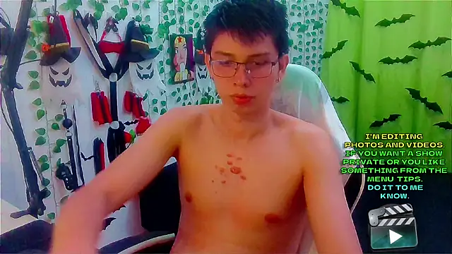 Snapshot of Andy_gray chatting on November 17, 2025, 11:10 pm Andy gray online show from November 17, 2025, 11:10 pm